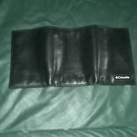 Brand New Columbia leather wallet.Retail $45. - Picture 2 of 4